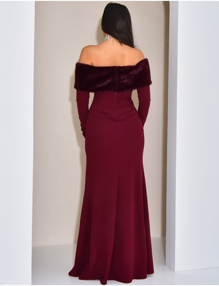 Robe longue épaules dénudées à fourrure