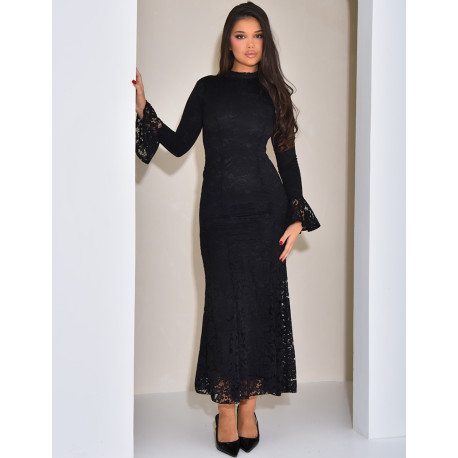 Robe longue et moulante en dentelle à col montant