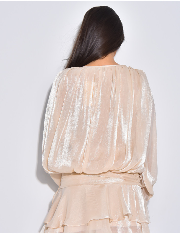 Kurzes Kleid aus schillerndem Satin mit Volants