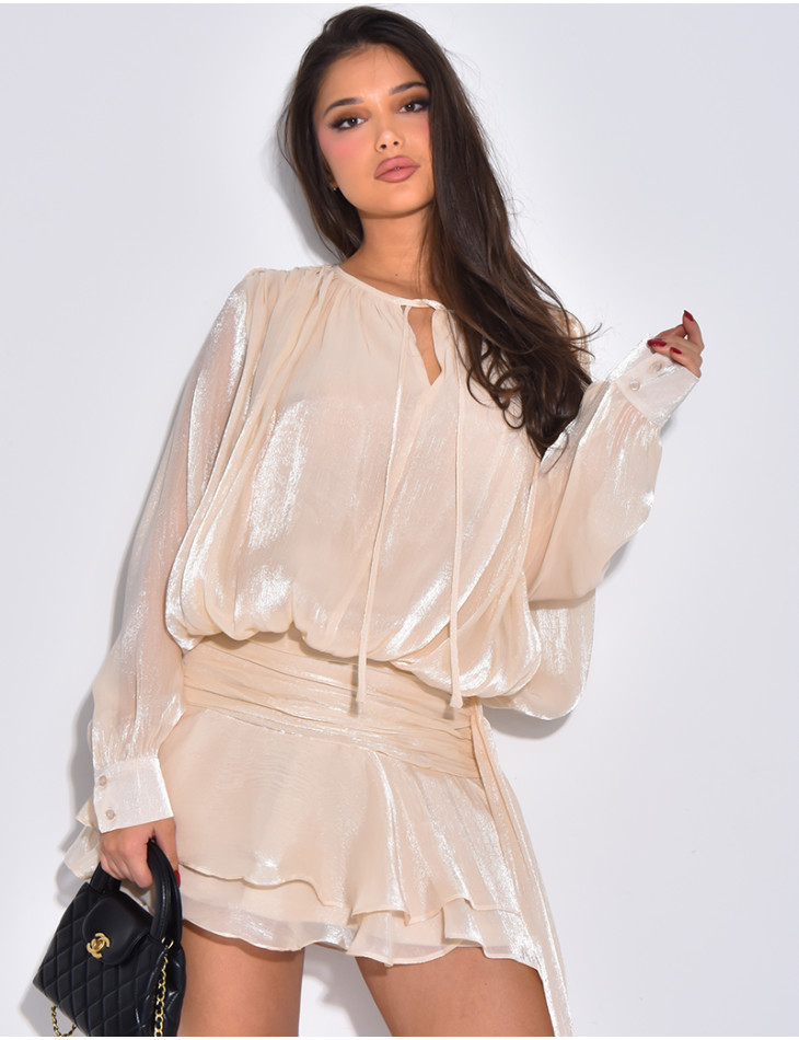 Kurzes Kleid aus schillerndem Satin mit Volants