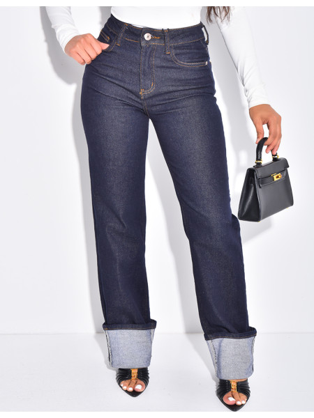 Jeans coupe droite stretchy à revers aux chevilles