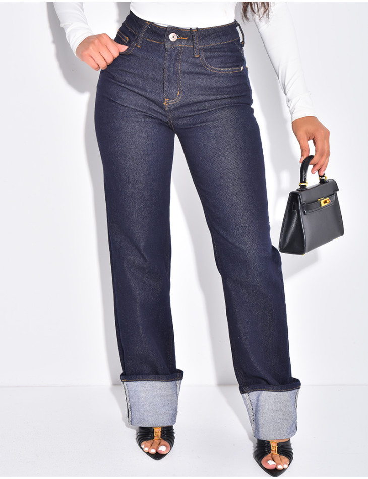 Jeans coupe droite stretchy à revers aux chevilles