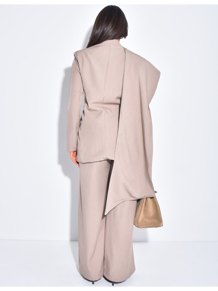 Ensemble de tailleur pantalon droit et blazer effet cape
