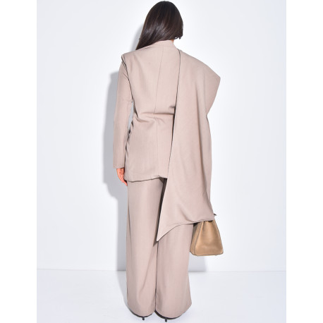 Ensemble de tailleur pantalon droit et blazer effet cape