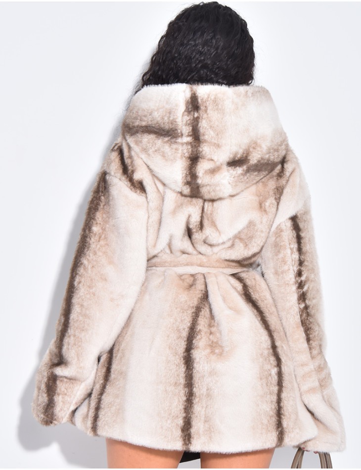 Manteau en fausse fourrure à capuche et ceinture