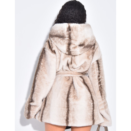 Manteau en fausse fourrure à capuche et ceinture