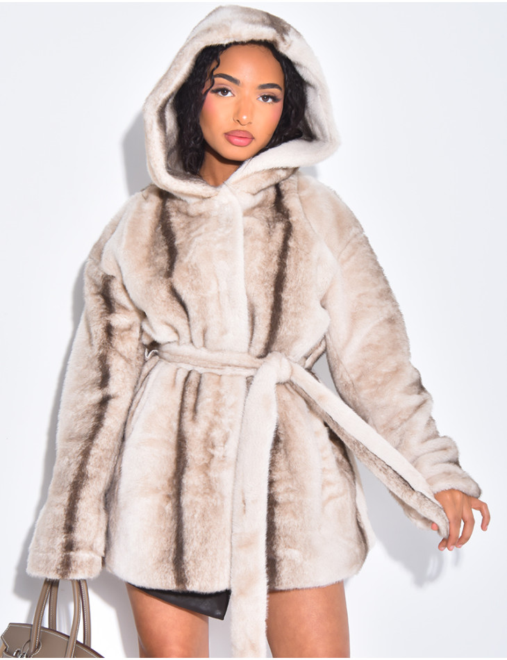 Manteau en fausse fourrure à capuche et ceinture