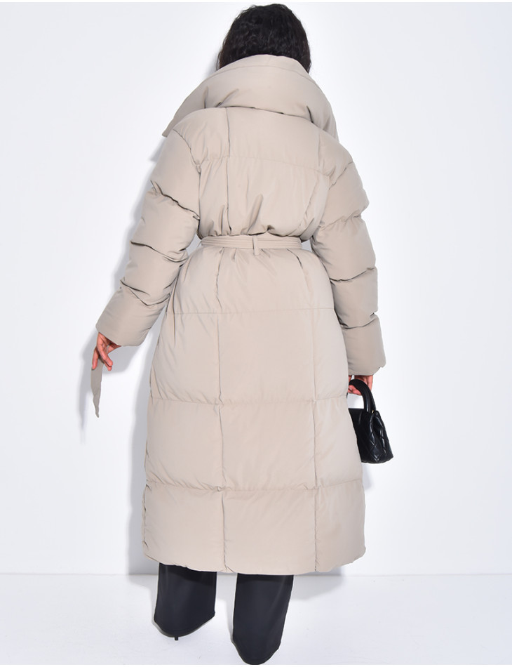 Lange, gesteppte Daunenjacke zum Binden