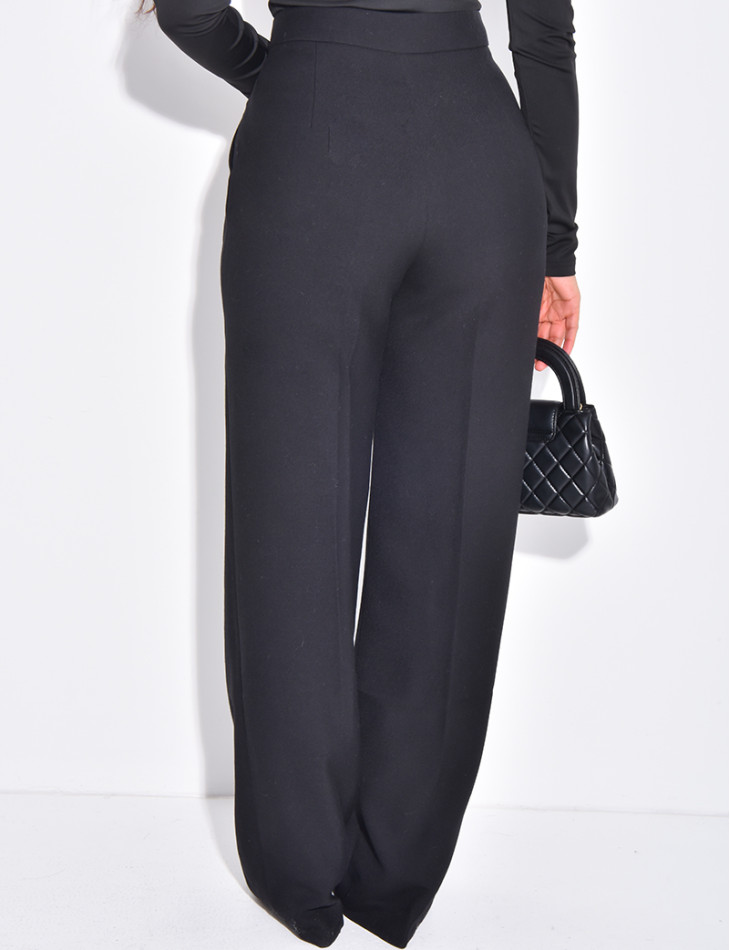 Pantalon de tailleur en laine assortie au manteau cintré