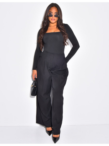 Straight-cut, high-waisted trousers with pleats