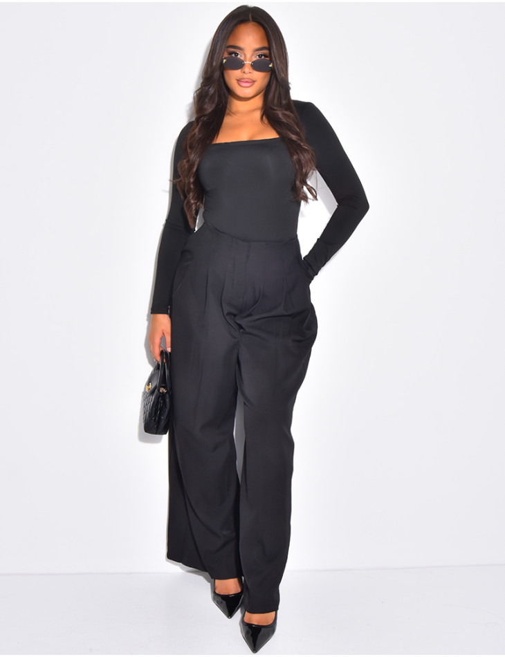 Straight-cut, high-waisted trousers with pleats