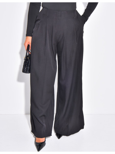 Straight-cut, high-waisted trousers with pleats