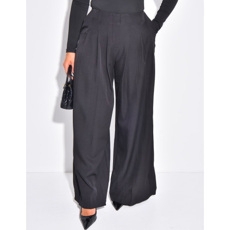 Straight-cut, high-waisted trousers with pleats