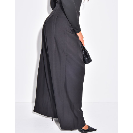 Straight-cut, high-waisted trousers with pleats