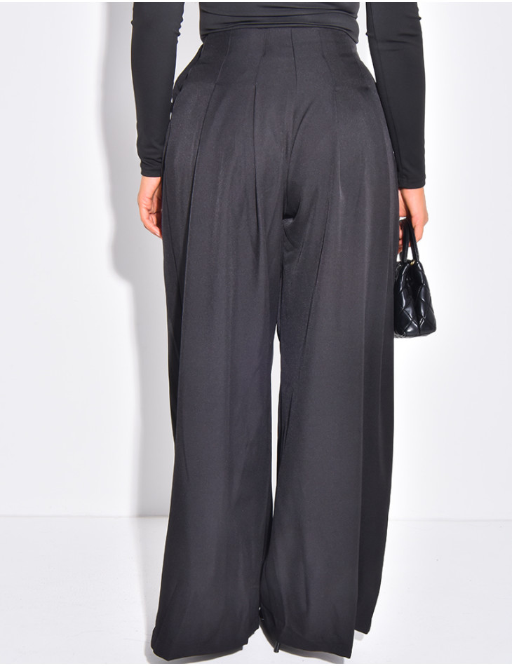 Straight-cut, high-waisted trousers with pleats