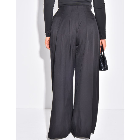 Straight-cut, high-waisted trousers with pleats