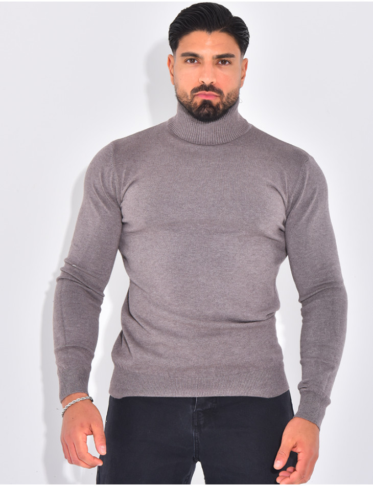 Long-sleeved turtleneck sweater.