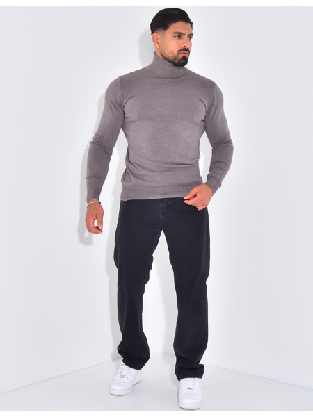 Long-sleeved turtleneck sweater.