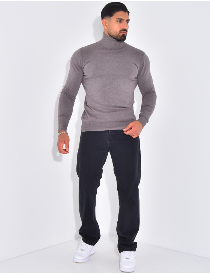 Long-sleeved turtleneck sweater.
