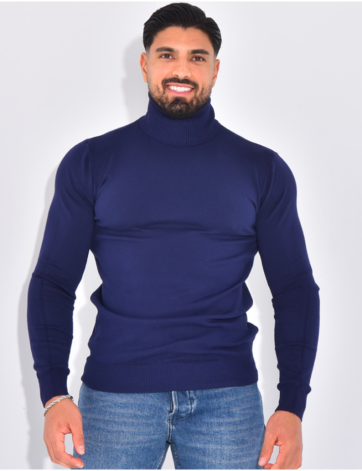 Long-sleeved turtleneck sweater.