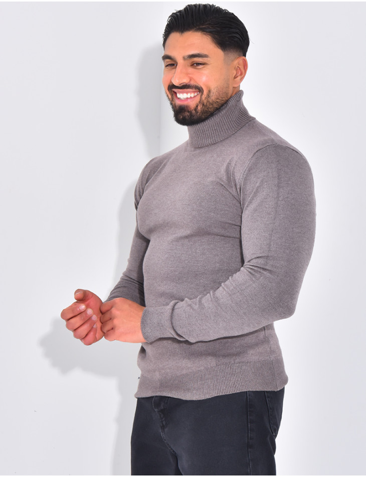 Long-sleeved turtleneck sweater.