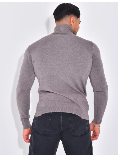 Long-sleeved turtleneck sweater.