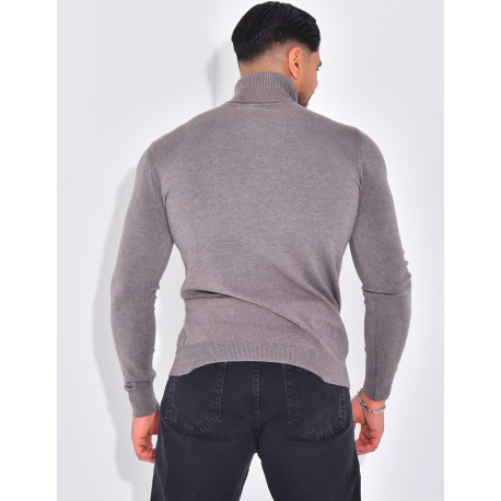 Long-sleeved turtleneck sweater.