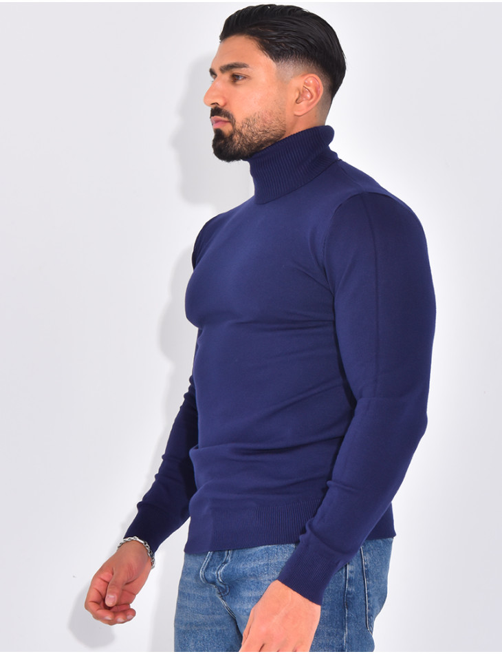 Long-sleeved turtleneck sweater.