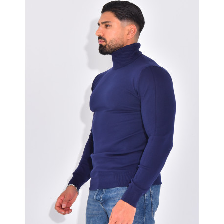 Long-sleeved turtleneck sweater.