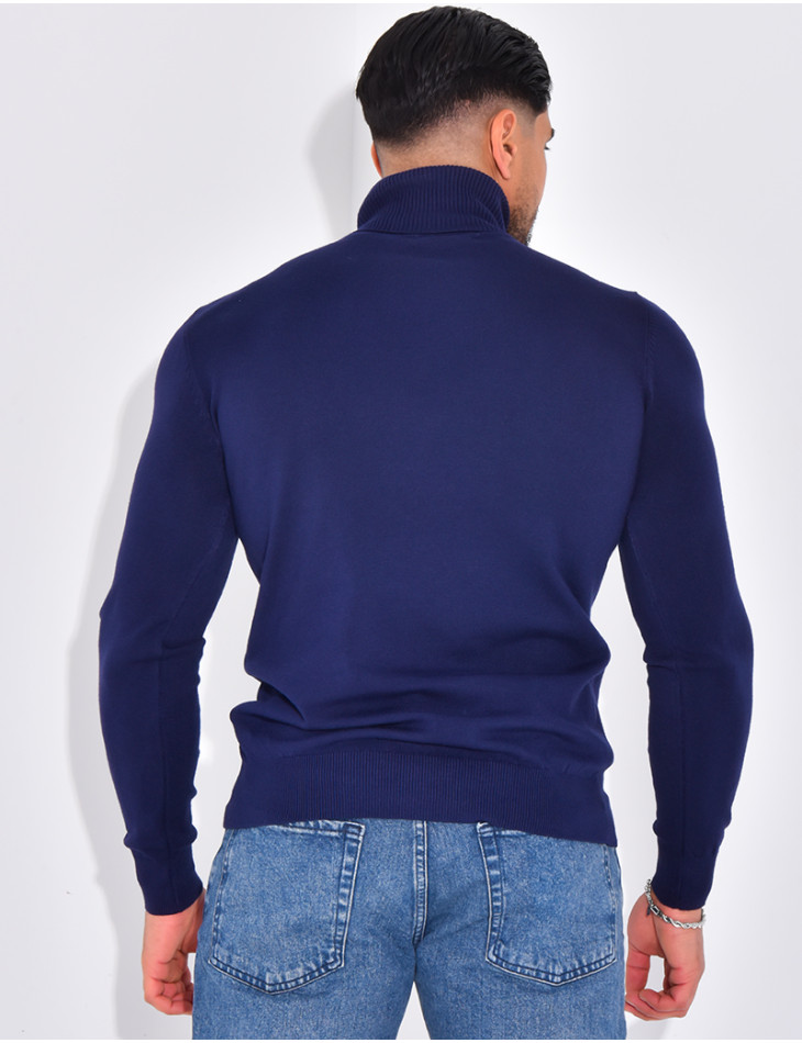 Long-sleeved turtleneck sweater.