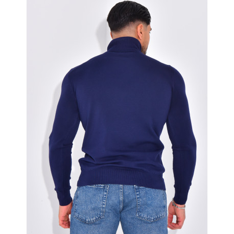 Long-sleeved turtleneck sweater.