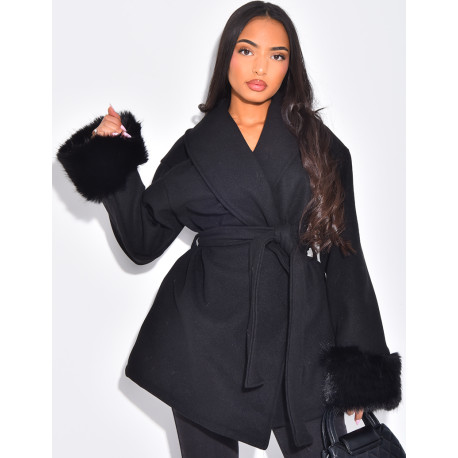 Manteau court cache-coeur à fourrure sur les manches