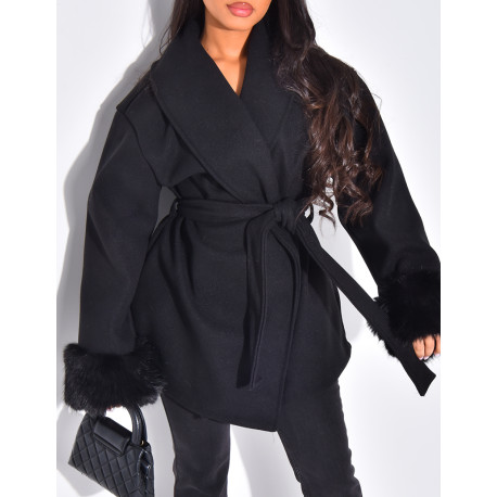 Manteau court cache-coeur à fourrure sur les manches