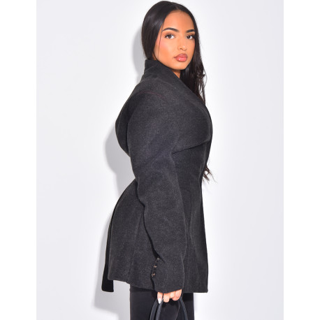 Manteau cintrée effet cache coeur à serrer dans le dos