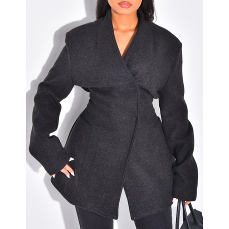 Manteau cintrée effet cache coeur à serrer dans le dos
