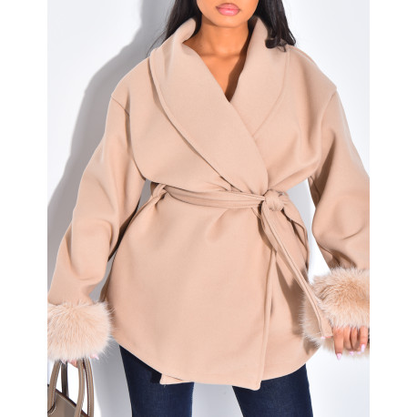 Short wrap coat with fur on the sleeves