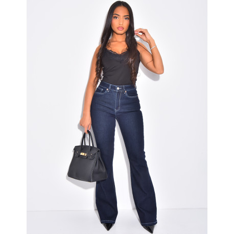 Schmale Stretch-Jeans mit ausgestelltem Bein