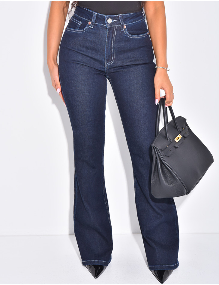Schmale Stretch-Jeans mit ausgestelltem Bein