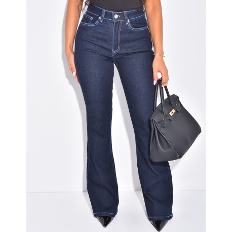 Schmale Stretch-Jeans mit ausgestelltem Bein