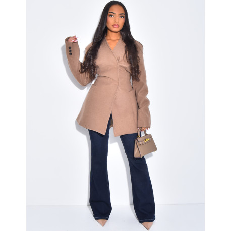 Manteau cintrée effet cache coeur à serrer dans le dos