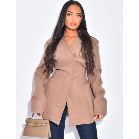 Manteau cintrée effet cache coeur à serrer dans le dos