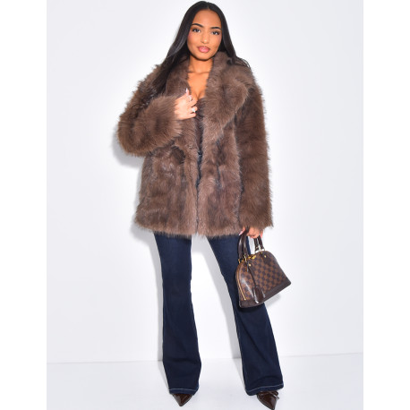 Halblanger Mantel aus Kunstfell