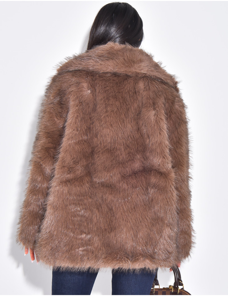 Halblanger Mantel aus Kunstfell