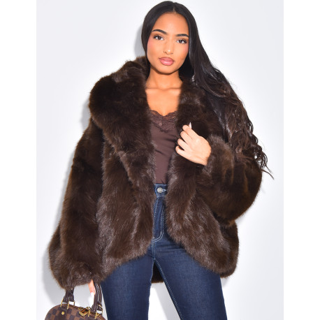 Veste courte en fausse fourrure à capuche