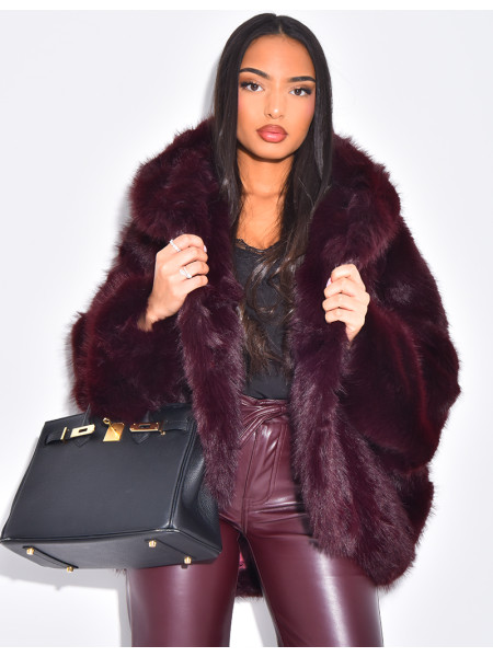 Veste courte en fausse fourrure à capuche