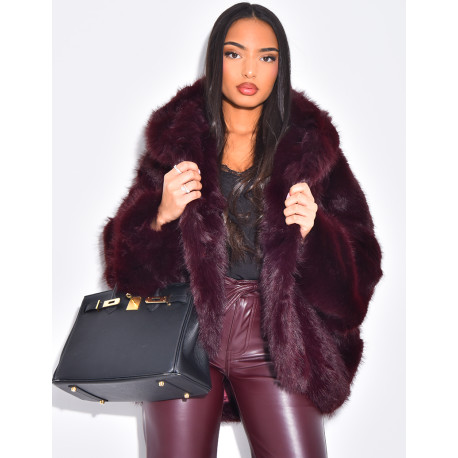 Veste courte en fausse fourrure à capuche