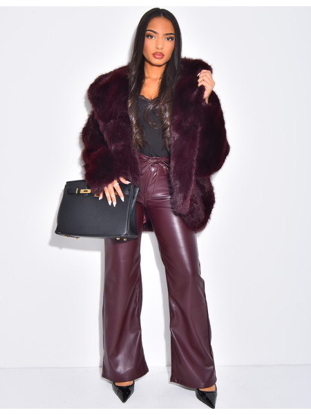 Veste courte en fausse fourrure à capuche