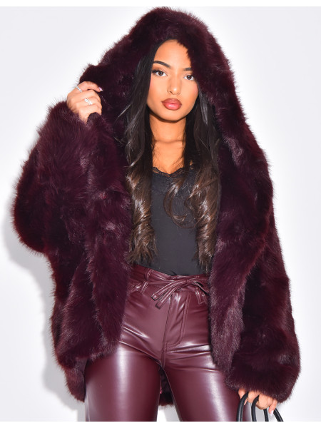 Veste courte en fausse fourrure à capuche