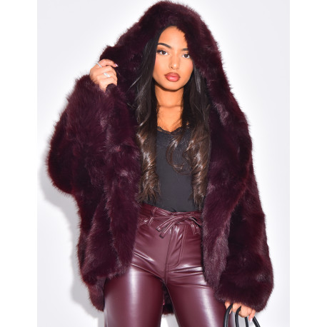 Veste courte en fausse fourrure à capuche