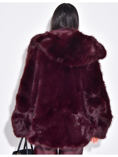 Veste courte en fausse fourrure à capuche